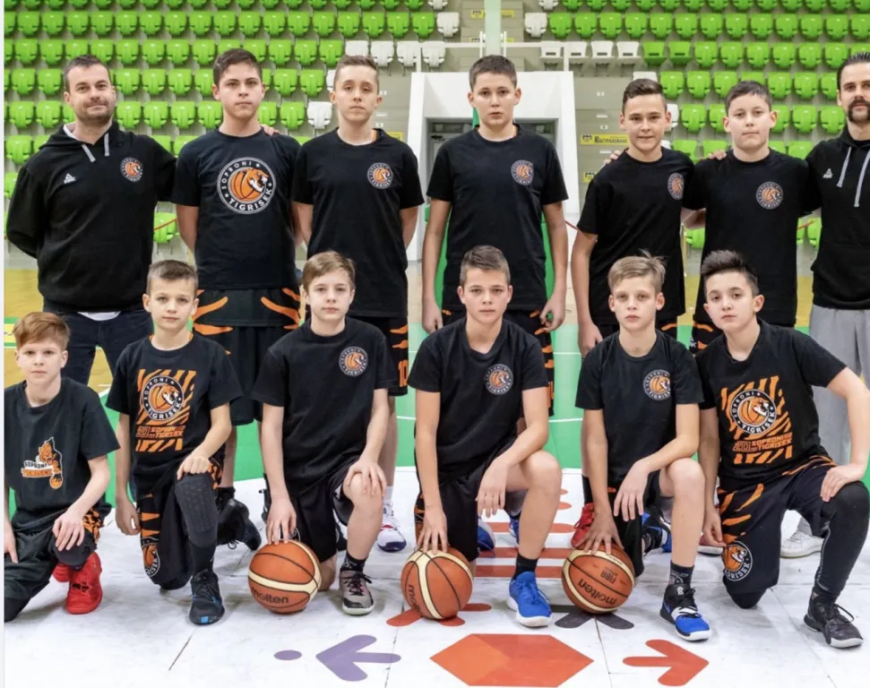 01K6GZ9QS0R3X2BED7BC8C2BDK